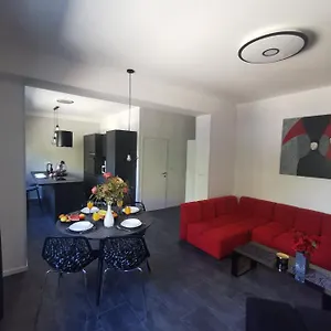 Oasis In The Near Amfiteatar,free Parking And Free Wi-fi Apartment Pula
